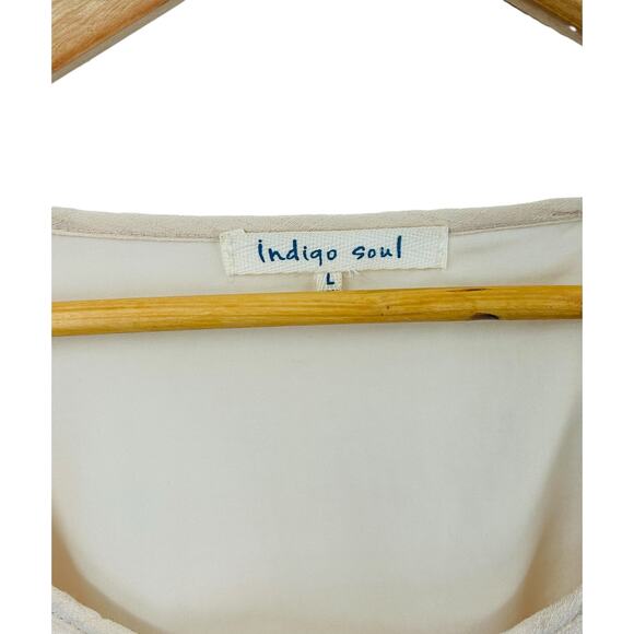 Indigo Soul Cream Blouse w/ Black Accents Women’s L | EUC - Picture 7 of 11